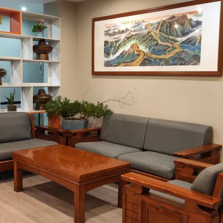 Ease Hotel (Linxia Central Square)