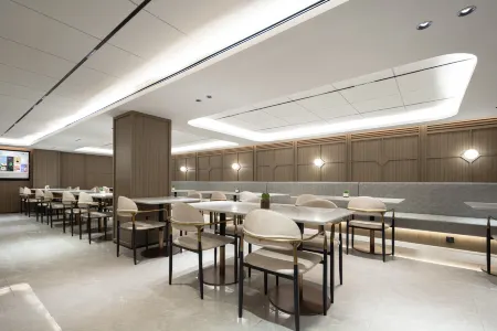 Atour Hotel Shanghai Lujiazui Pudong South Road Отели рядом с достопримечательностью «Biyun Xiuxian Tiyu Park»