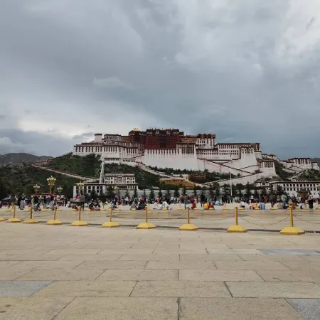 Lhasa Yudong Holiday Hotel (Jokhang Temple Branch)