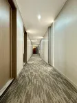 Jinglang Business Hotel (Dengzhou Railway Station)