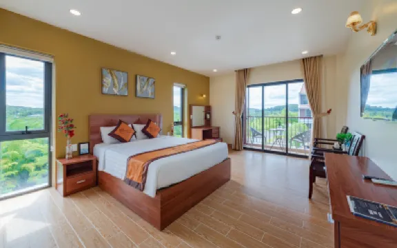 Luxy Park Hotel & Apartments - MTown Hotels near متحف سجن فو كووك