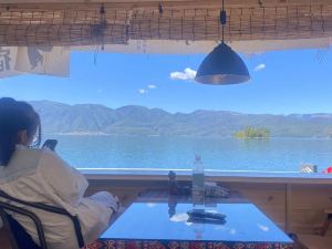 Lugu Lake plain brocade lake scenery light luxury B&B