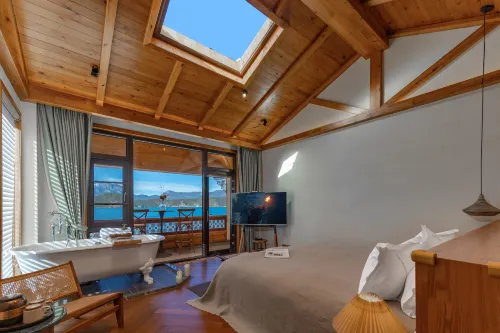 Lugu Lake Qingchen. Qianxun Lake View Hotel