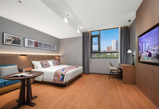 Huanghe Holiday Hotel Over view