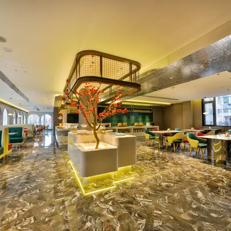 Romantic Season Yunfan Hotel (Tiexi Square 9th Road Furniture City) Отели рядом с достопримечательностью «Теси»