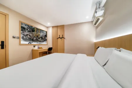 Feiman Star Movie Hotel (Huzhou Yilin Street) Отели рядом со станцией Huzhou Railway Station