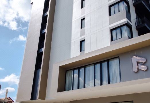 더 라이즈 스위트 호텔