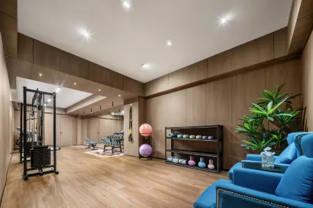 Xiyue Hotel (Xi'an Dayan Pagoda Xiaozhai Subway Station) Отели рядом с достопримечательностью «Xi'an Institute Service & Software Science Technology»