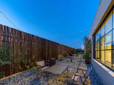 Floral Hotel·Langyue Seaview hotel (Weihai Xingfumen Weigao Plaza) Отели рядом с достопримечательностью «Harbin Institute of Technology»