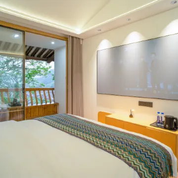 Yixiangju Homestay (Xijiang Qianhu Miao Village Observation Deck Branch)