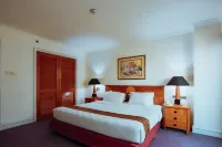 Surabaya Suites Hotel Powered by Archipelago