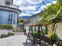 Staying and Forgotten Homestay Отели в г. Аэропорт Лицзян