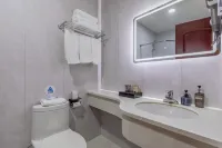 Homeinn Ease Hotel (Yingkou Bayuquan Shanhai Square) Hotels in Shanhai Square/Moon Lake Park