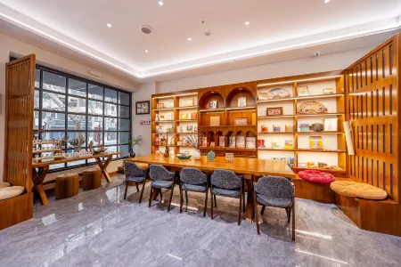 Dunhuang   Yunjing  Hotel Отели рядом с достопримечательностью «Mingsha Mountain And Crescent Spring»