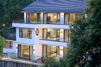 West Lake Pillow Residence