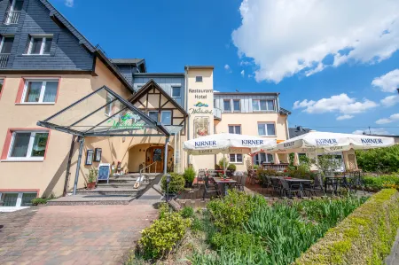 Waldesblick, Hotel-Restaurant Отели в г. Хольних