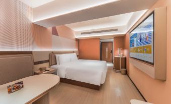 Orange Guilin Xiangbi Mountain scenic area hotel