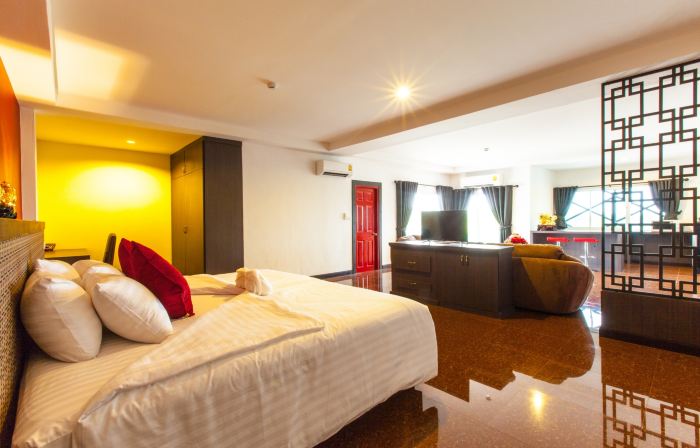 Gallery Lake View Hotel