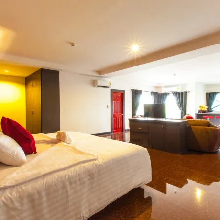 Gallery Lake View Hotel Отели рядом с достопримечательностью «Храм Тхунг Сетхи»