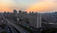 Echarm Hotel (Changsha Yuelushan West Bus Station) Hotel in zona Hunan University of Commerce No.1 Dining Hall