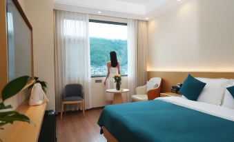 Yijia Hotel (Puge Luoji Mountain Scenic Area Branch)