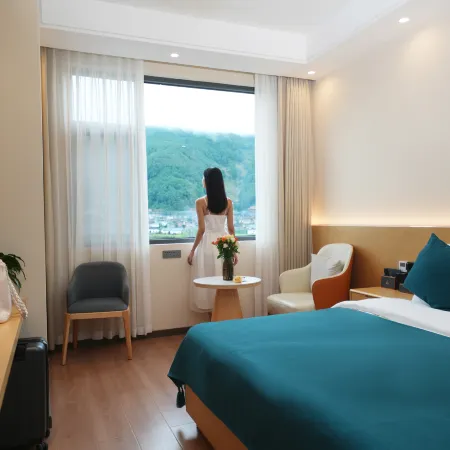 Yijia Hotel (Puge Luoji Mountain Scenic Area Branch)