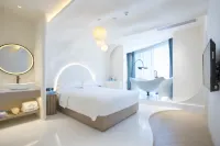 Canghai Xueyue Lake View Hotel