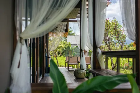 Yatika Boutique Chiang Dao Отели рядом с достопримечательностью «Wat Cham PI»