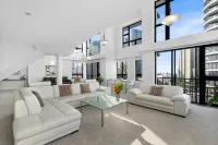 Neptune Resort Hoteles cerca de Broadbeach Park Horse