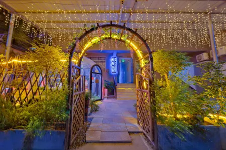 Jingdezhen YunjnHomestay(Taoxichuan Creative Plaza Sanbao Road Branch Отели рядом с достопримечательностью «Jingdezhen Ceramics University (Xinchang Campus)»