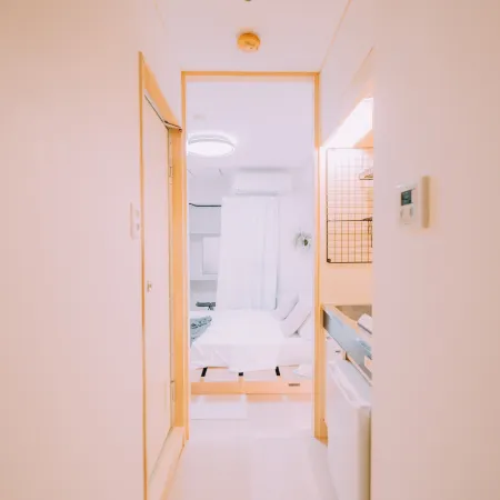 Minimalist Loft 7: Namba Compact Studio & 24/7 Gym