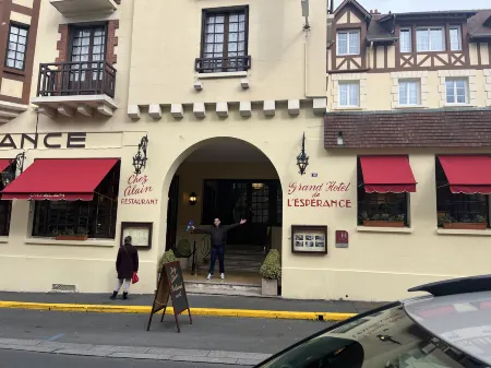 Grand Hôtel de l'Espérance Отели в г. Ливаро-Пеи-д'Ож