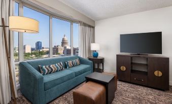 DoubleTree Suites by Hilton Hotel Austin Downtown Capitol