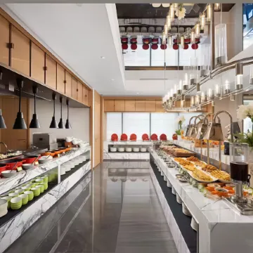 Hampton by Hilton Wuhan Guanggu First Road Отели рядом с достопримечательностью «Олимпийский спортивный центр провинции Хубэй-теннисный зал»