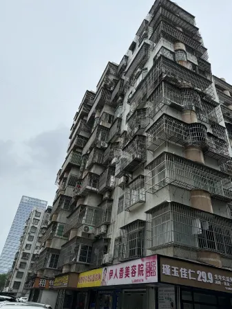 Lili Gongbei Port Apartment