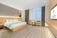 GreenTree lnn (Yulin Golden City Center Pedestrian Street Store) Hotels near Shizheng Square