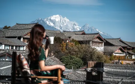 Xiheyuan · Medieval Aesthetic VILLA Sunlight Courtyard Hotel Отели в г. Лицзян