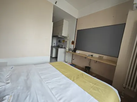 Qianxun Hotel (Henan Polytechnic University Subway Station Wanhecheng) Отели рядом с достопримечательностью «Henan University of Technology (Lianhua Street Campus)»