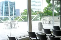 V Grand Hotel, A Member Of Radisson Individuals - Parking
