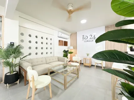 i24 Residence - Amata Phase 10 Отели рядом с достопримечательностью «Wat Kaew Noi»
