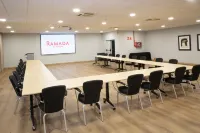 Ramada by Wyndham Madrid Getafe Các khách sạn ở Getafe