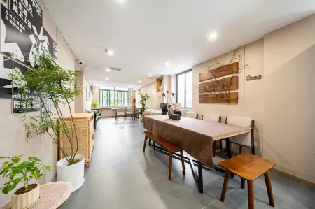 Dengba Inn (Shanghai South Station Guilin Park Subway Store)