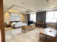 Luolan Holiday Hotel Hotels near Kuitun City No.1 Campground