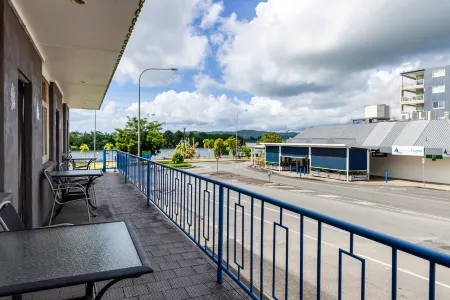 Innisfail Riverfront Motel