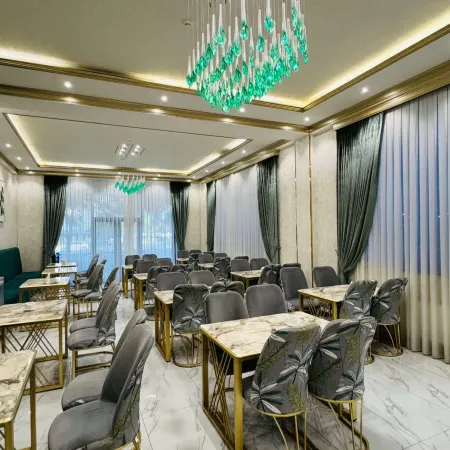 ABI Hotel Отели рядом с достопримечательностью «Свято-Успенский Кафедральный Собор»