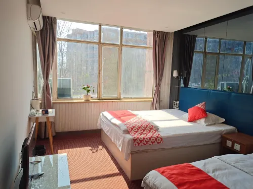 Hunchun Qianxun Hotel (Seafood Commercial Street Bohai Ancient Town)