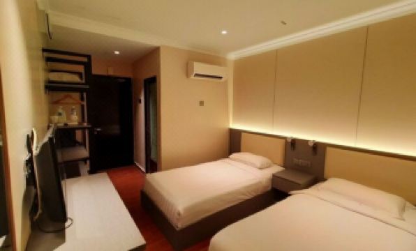 Collection O GHC Near Penang Street Art Formerly Queen City Hotel