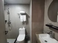 Jinghua Hotel (Shijiazhuang Vientiane City Jiefang Square Metro Station)