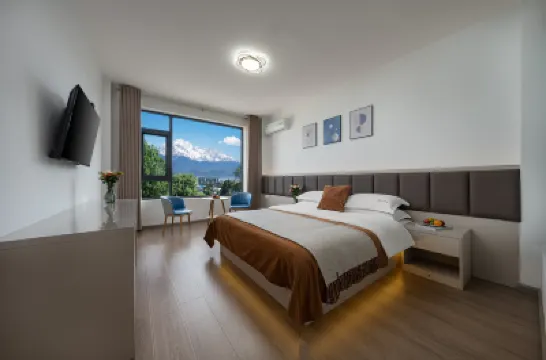 Pillow Mountain Qigu Homestay (Lijiang High Speed Railway Station Store) Hotels near Lijiang Railway Station