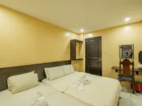 Hotel Juliano Hotels near Quirino Grandstand